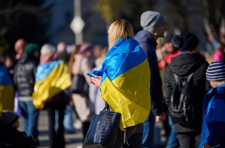 Большинство украинцев выступают за деоккупацию всех украинских территорий, а 5% поддерживают продолжение войны на российской территории.