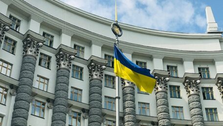 Відповідно до умов меморандуму з МВФ, Україна призначає наглядову раду “Нафтогазу”.