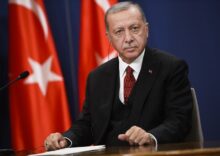 Erdogan suggests Putin a ceasefire and begin negotiations.