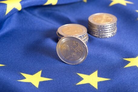 L’Ukraine et l’UE ont signé un mémorandum sur l’aide macrofinancière de 18 milliards d’euros; les premiers milliards d’euros arriveront le 17 janvier. 