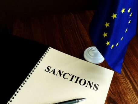 Narody UE prawie uzgodniły 10. pakiet sankcji, ale wciąż debatują nad jednym punktem.