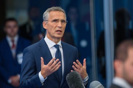 Stoltenberg zufolge stellt der Sieg Putins in diesem Krieg gegen die Ukraine die größte Gefahr für die Welt dar.