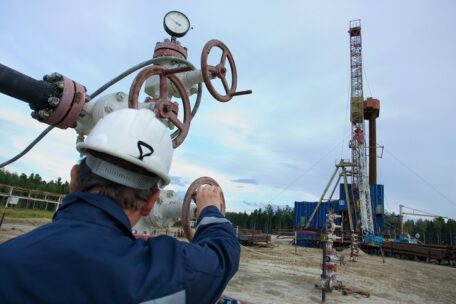 A Ukrainian oil and gas well that can produce 32 tons of oil and 17,000 cubic meters of gas per day has been repaired.