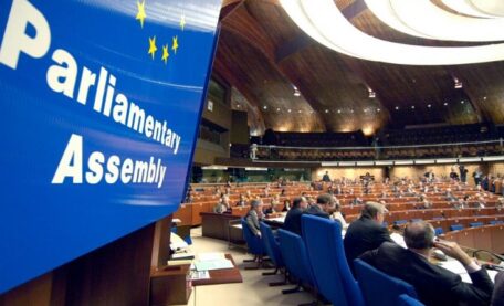 Рада Європи закликає до створення спеціального трибуналу щодо злочинів Росії та Білорусі в Україні.
