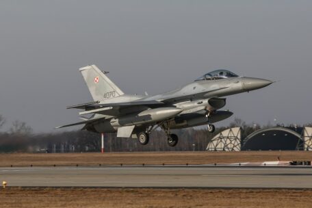 Ucrania necesita unos 200 aviones de combate para proteger el cielo.