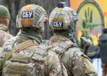 СБУ проводить слідчі дії щодо кількох українських чиновників.