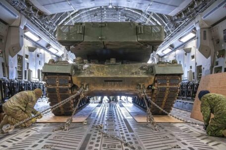 З Канади до України летить перший Leopard 2, а Німеччина схвалила постачання Leopard 1 та обговорює з Катаром танки Gepard.