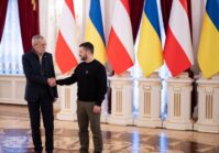 Зеленський зустрівся з президентом Австрії та попросив перенести бізнес із Росії в Україну.