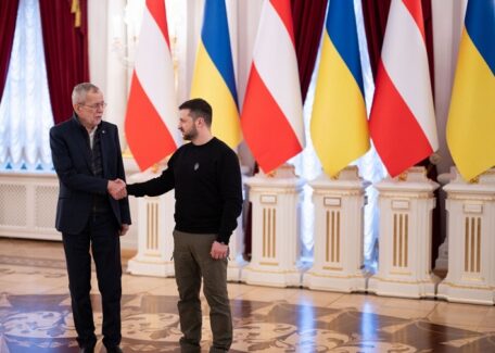 Zelenskyy meets with the Austrian President and asks to relocate businesses from Russia to Ukraine.