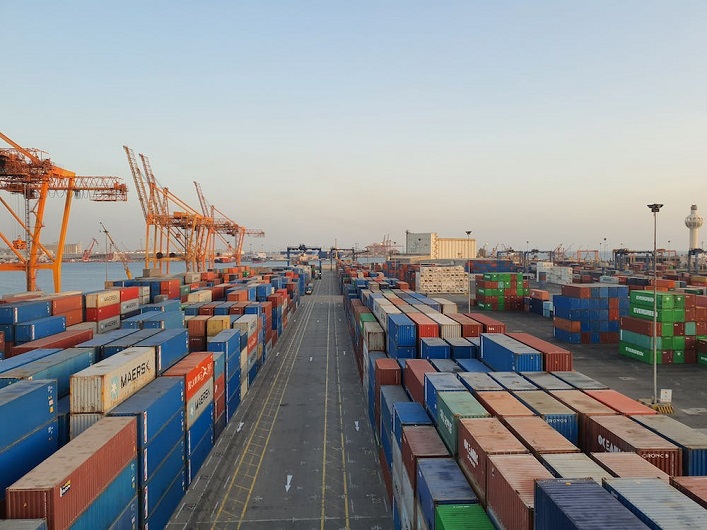 Дефіцит зовнішньої торгівлі товарами зріс на 3800%.