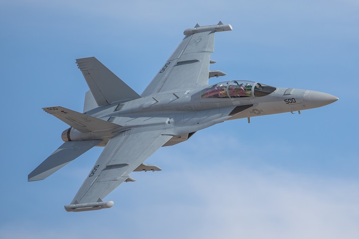 L’Ukraine a officiellement demandé à la Finlande de lui fournir des avions de combat F/A-18.