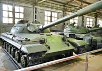 La Russie répare ses chars T-62 et BTR-50 en raison d'une pénurie de véhicules blindés sur le champ de bataille. 