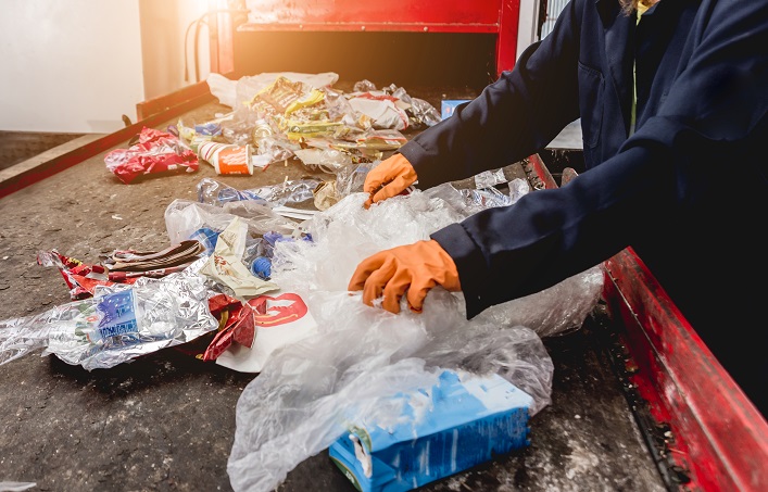 Міністерство охорони навколишнього середовища наполягає на закритті всіх полігонів для сміття та інвестуванні в будівництво об’єктів з перероблювання відходів.