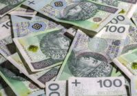 Українцям, які незаконно отримали виплати у Польщі, доведеться повернути гроші.