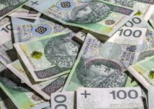Українцям, які незаконно отримали виплати у Польщі, доведеться повернути гроші.