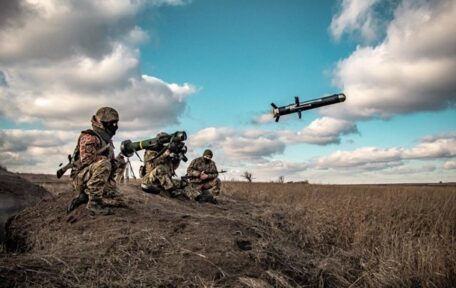 Rosyjskie media uważają, że dołączenie rosyjskich wojsk do operacji ofensywnych w Bachmucie zwiększa możliwości ofensywne Ukrainy.