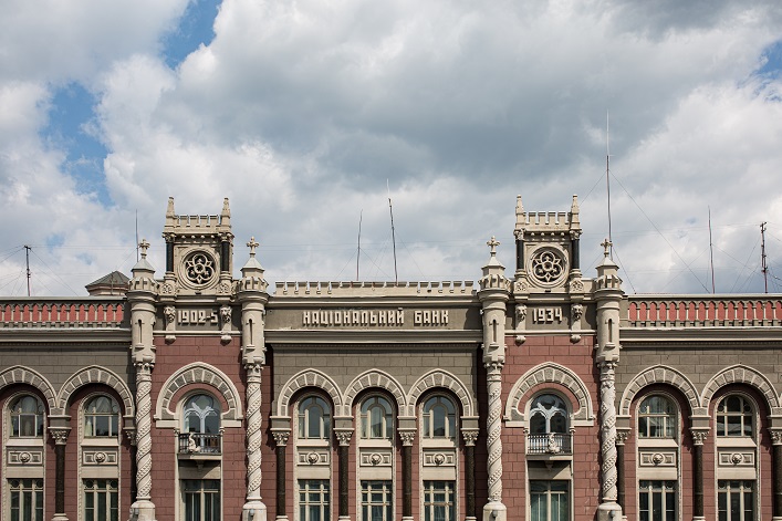 Die Nationalbank der Ukraine hielt den Leitzins bei 25% und verbesserte ihre Wirtschaftsprognose.