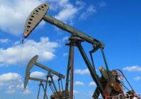 ОПЕК+ несподівано вирішила скоротити видобуток нафти, ціни злетіли на 8%.