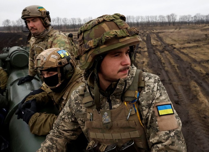 Wydatki wojskowe Ukrainy wzrosły o 640%, a Rosja wydała na wojnę więcej niż się spodziewano.