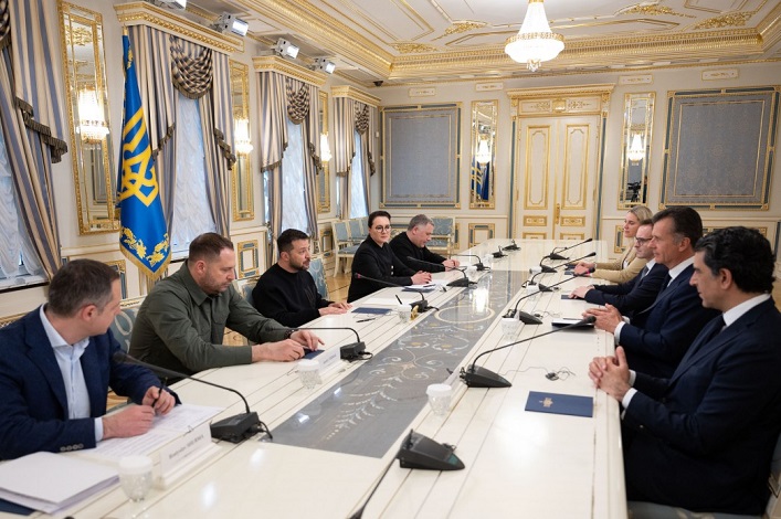 Le président Volodymyr Zelenskyy a rencontré les dirigeants de BlackRock à Kiev pour discuter de l’investissement. 