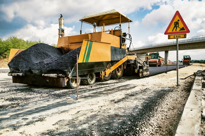Україна збільшує імпорт бітуму для реконструкції доріг.