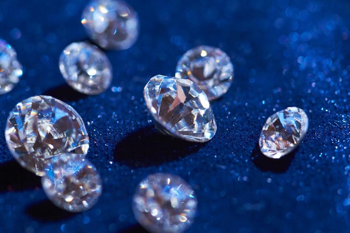 ЄК схвалила заборону російських алмазів.