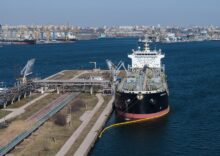 Два десятки операторів танкерів знехтували санкціями та взяли участь у перевезеннях російської нафти в березні.