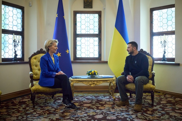 Ursula von der Leyen met with Volodymyr Zelenskyy in Kyiv to discuss new sanctions against the Russian Federation.