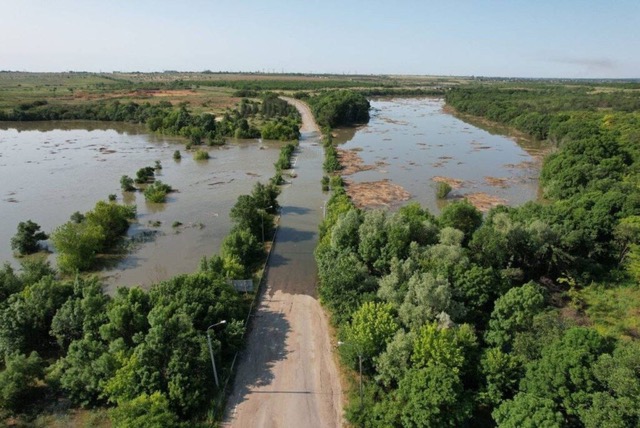 La Russie a fait exploser une grande centrale hydroélectrique, le barrage de Nova Kakhovka. 