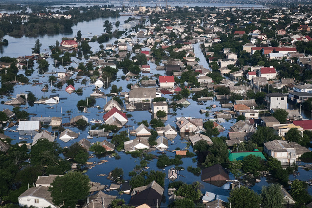 La destrucción de la presa Kakhovska HPP causó UAH 2 mil millones en daños y requerirá $1 mil millones y cinco años para reconstruir.