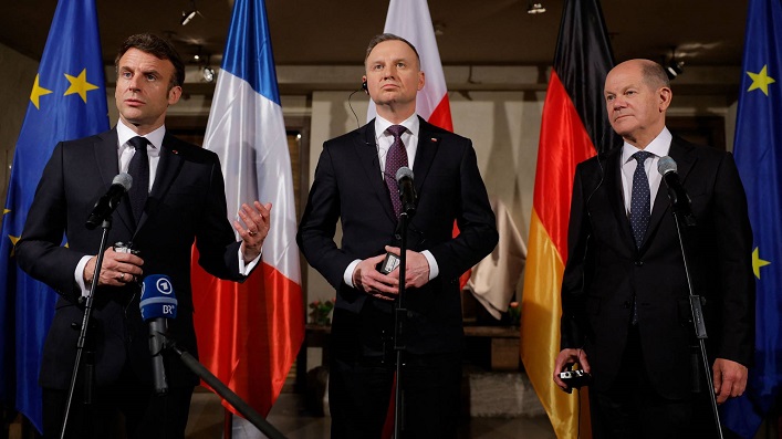 Duda fordert die NATO-Mitgliedschaft der Ukraine, während Scholz und Macron nur über Sicherheitsgarantien sprechen.