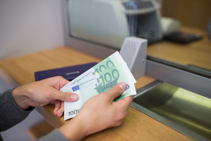 El NBU continúa aumentando la venta de moneda extranjera y los ucranianos están comprando menos dólares.