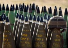 Europejska Agencja Obrony podpisała pierwsze kontrakty na zakup amunicji dla Ukrainy, a UE planuje podwoić produkcję pocisków artyleryjskich.