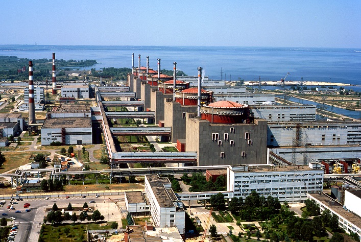 Ucrania se prepara para un posible ataque a la central nuclear de Zaporizhzhia.