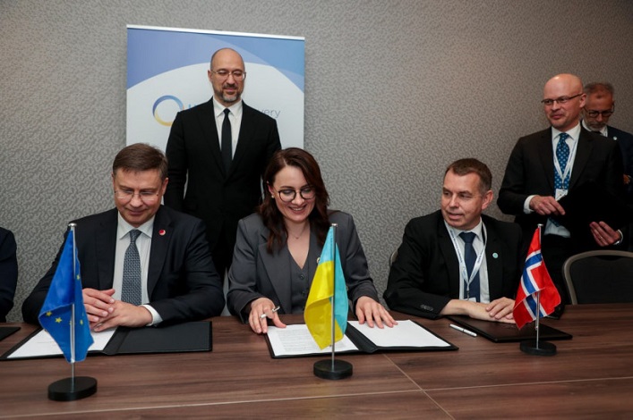 Die EBWE, die EU-Kommission und andere Partner werden die Ukraine bei der Wiederbelebung des privaten Investitionsversicherungsmarktes unterstützen.