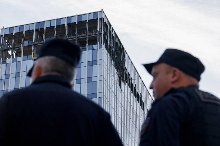 Украинские беспилотники нанесли удар по двум нежилым зданиям в Москве.