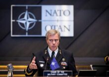НАТО: Україна має право вести обережний контрнаступ.