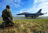 Обучение украинских пилотов на F-16 начнется в конце лета, а сами самолеты поступят в 2024 году.