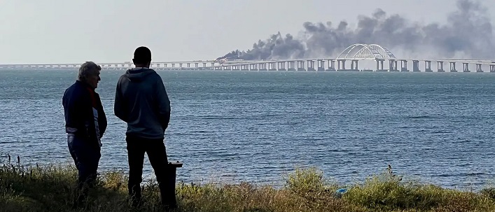 Durante el fin de semana, se produjeron una serie de explosiones en el Puente de Crimea.