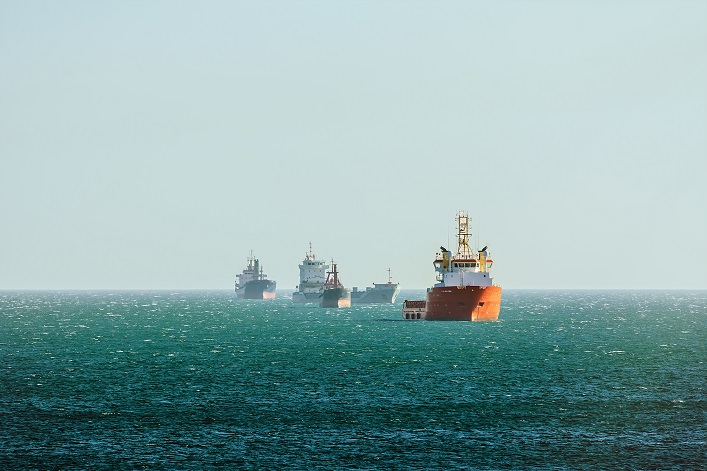 Staatliche Banken haben begonnen, Schiffe zu versichern, die Waren durch den Seekorridor exportieren.