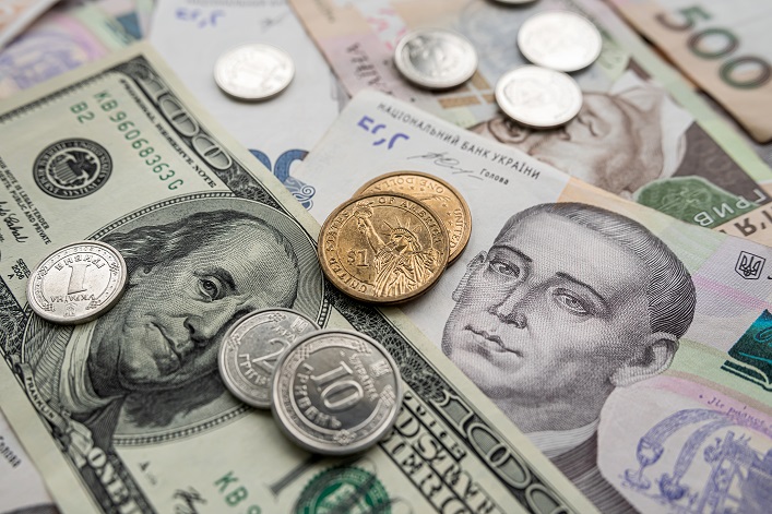 L’Ukraine a assoupli les restrictions monétaires pour renforcer la monnaie nationale. 