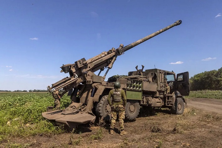 Les États-Unis envisagent de transférer des armes à sous-munitions à l’Ukraine.