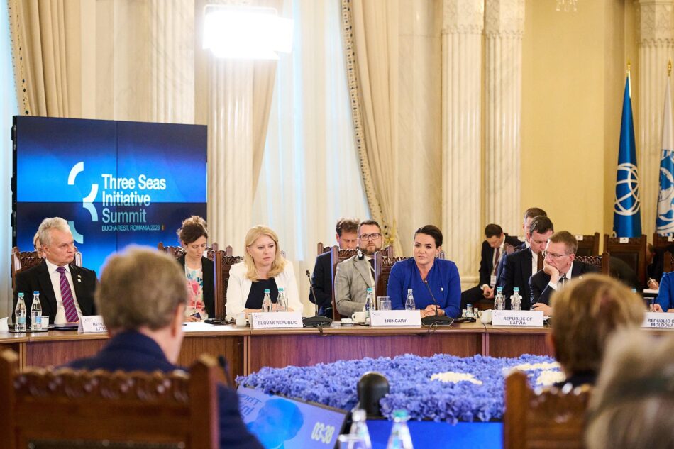 What economic and investment prospects will Ukraine receive from joining the Three Seas Initiative?