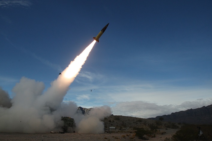 L’Ukraine est sur le point de recevoir des missiles à longue portée ATACMS et Taurus.