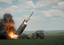 Украина получит от США небольшую партию ракет дальнего радиуса действия ATACMS, а первая партия танков Abrams поступит на этой неделе.