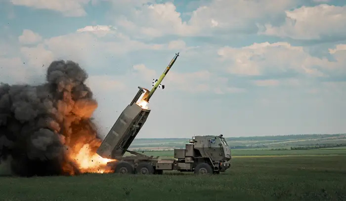 Украина получит от США небольшую партию ракет дальнего радиуса действия ATACMS, а первая партия танков Abrams поступит на этой неделе.