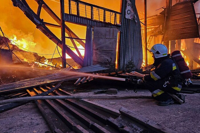 Rusia destruyó 300 toneladas de bienes humanitarios en Lviv y chocó contra un trolebús en Kherson.