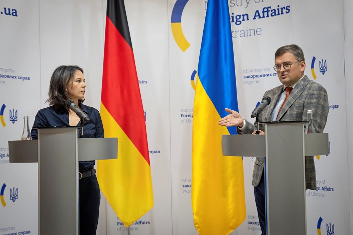 Elektrownia wiatrowa, 20 mln euro pomocy humanitarnej i członkostwo Ukrainy w UE: wyniki wizyty ministra spraw zagranicznych Niemiec w Kijowie.