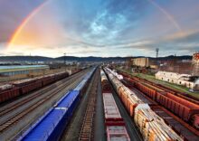 Експортні залізничні перевезення скоротились на 31% попри зростання кількості переданих вагонів на кордонах з Польщею та Румунією.