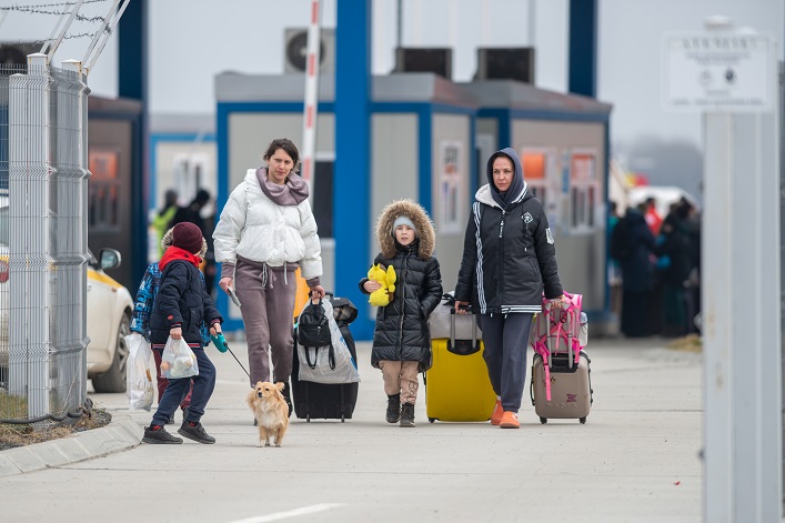 Понад третина українських біженців не планують повертатись додому.